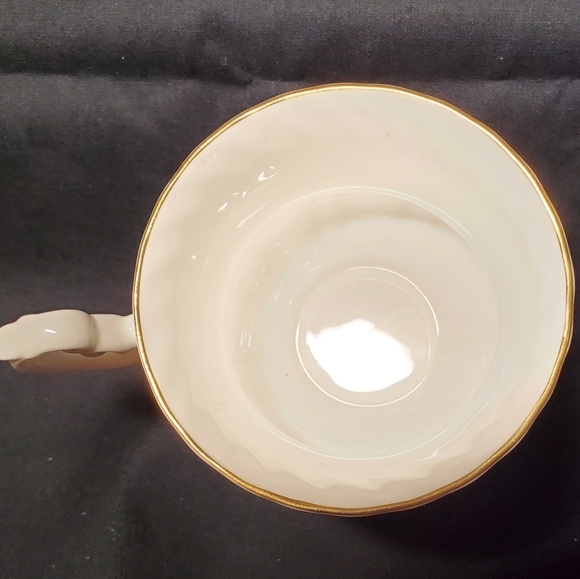 Lynn Lake, Manitoba Bone China Tea Cup - Picture 4 of 4
